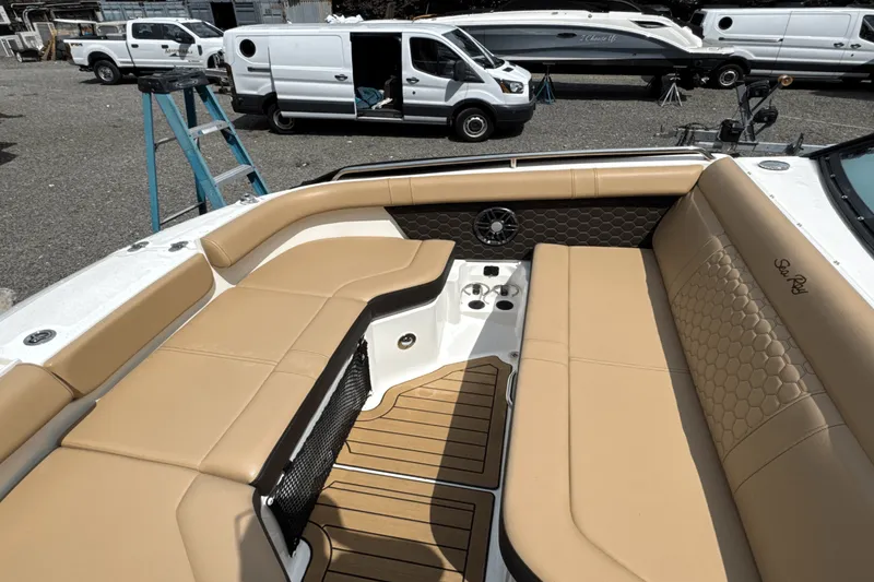 Slide: The Image of Sea Ray SDX 250 2023 - 28