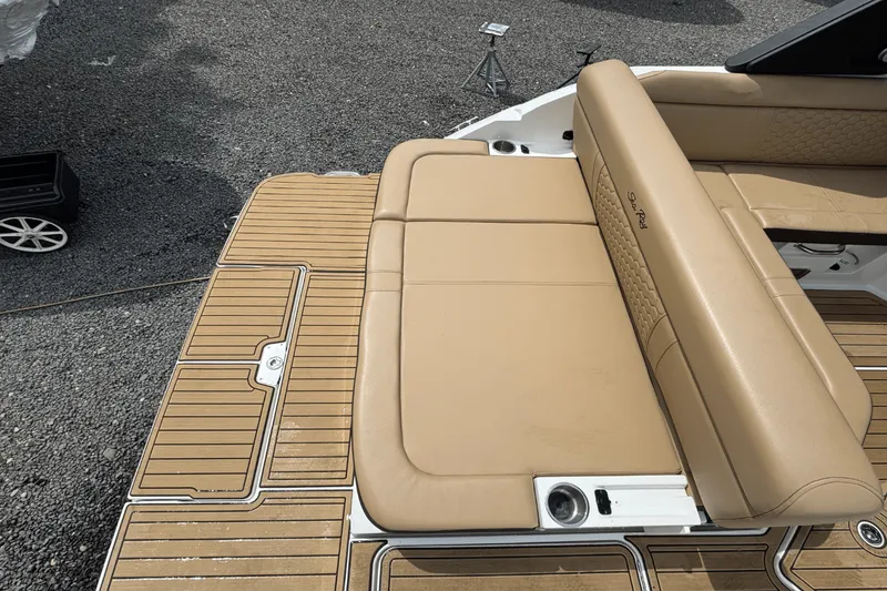 Slide: The Image of Sea Ray SDX 250 2023 - 3