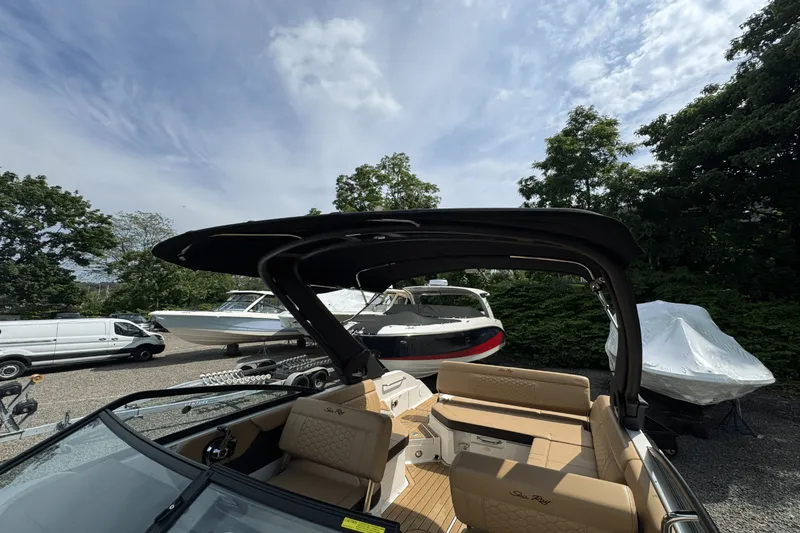 Slide: The Image of Sea Ray SDX 250 2023 - 33