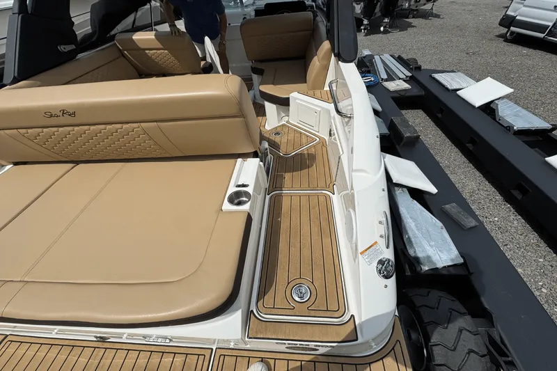 Slide: The Image of Sea Ray SDX 250 2023 - 6