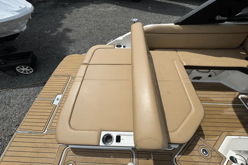 Slide: The Image of Sea Ray SDX 250 2023 - 7