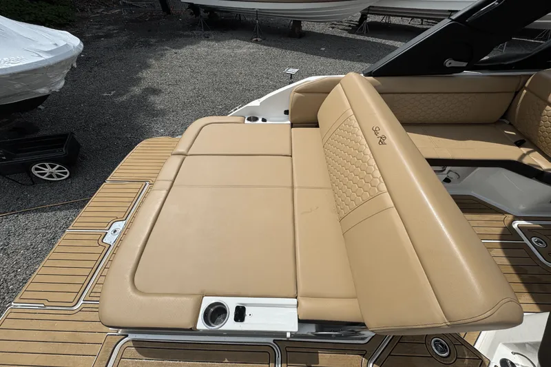 Slide: The Image of Sea Ray SDX 250 2023 - 8