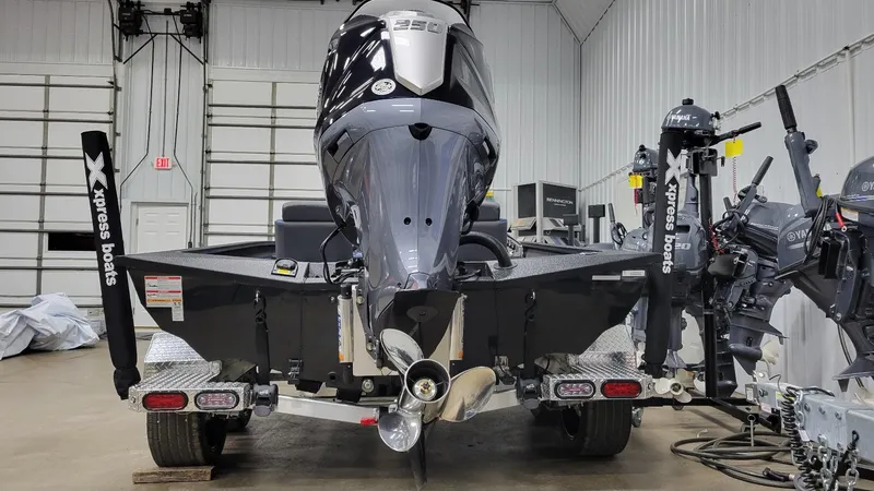 Slide: The Image of 2025 Xpress X21 Pro Bass boat with Yamaha Vmax 250 engine in a showroom. - 3