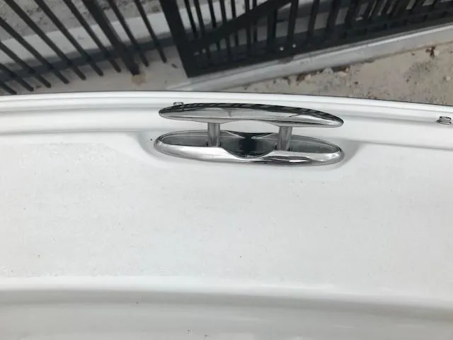 Slide: The Image of 2019 NauticStar 2302 LDC boat cleat on white deck. - 40