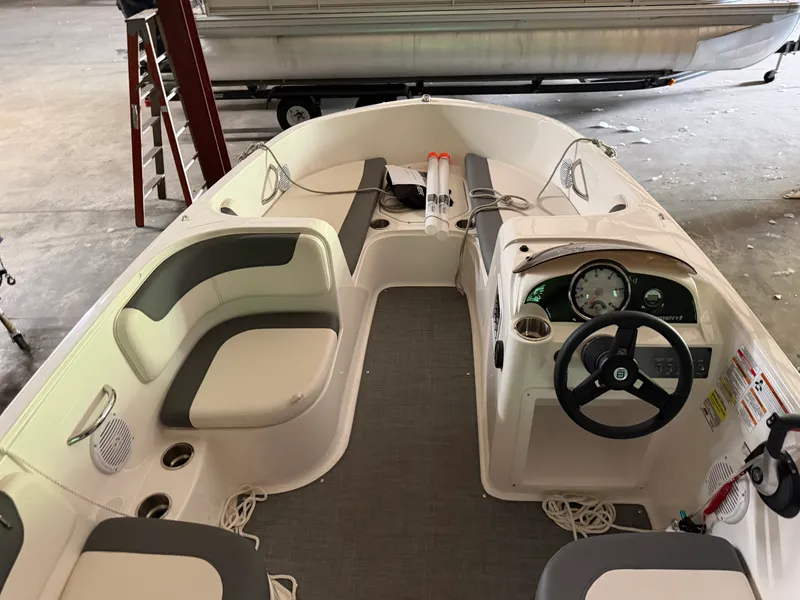 Slide: The Image of Bayliner ELEMENT 180 2023 - 11