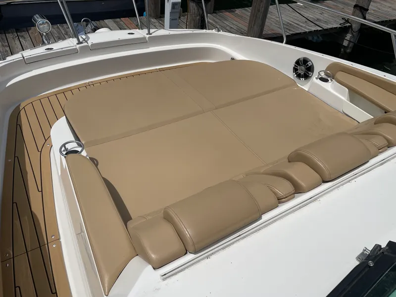 Slide: The Image of Sea Ray 320 DA 2020 - 14