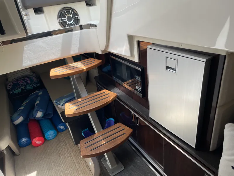 Slide: The Image of Sea Ray 320 DA 2020 - 24