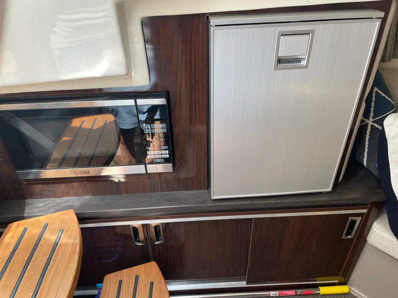 Slide: The Image of Sea Ray 320 DA 2020 - 29