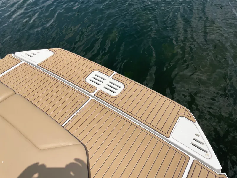 Slide: The Image of Sea Ray 320 DA 2020 - 32