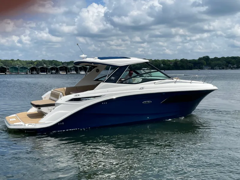 Slide: The Image of Sea Ray 320 DA 2020 - 33