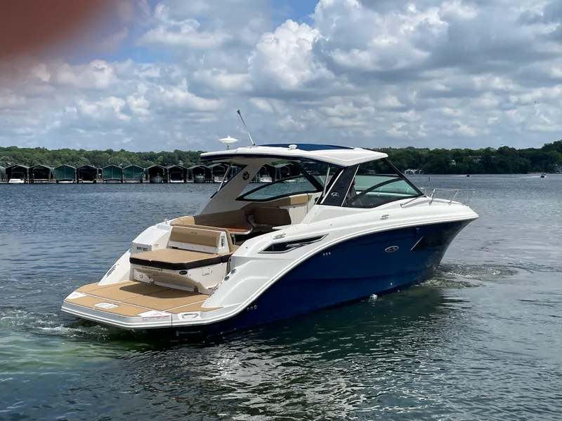 Slide: The Image of Sea Ray 320 DA 2020 - 34