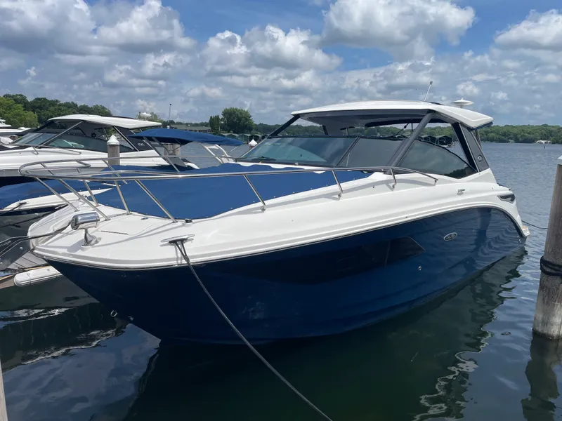 Slide: The Image of Sea Ray 320 DA 2020 - 9