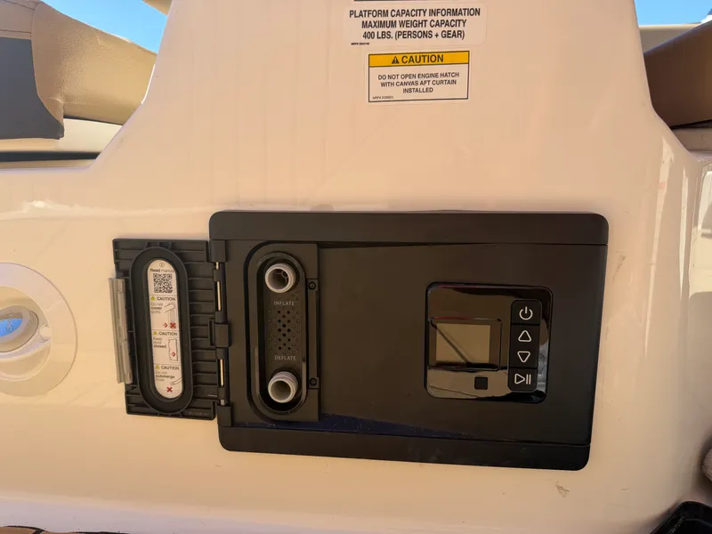 Slide: The Image of Sea Ray SLX 360 OUTBOARD 2026 - 25