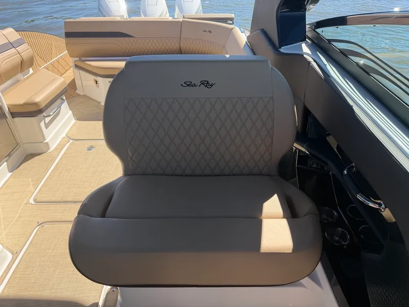 Slide: The Image of Sea Ray SLX 360 OUTBOARD 2026 - 14