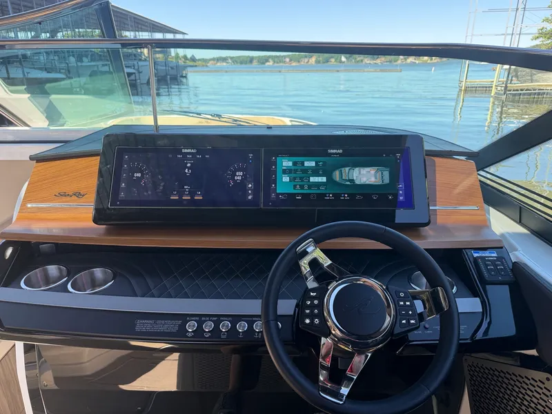 Slide: The Image of Sea Ray SLX 360 OUTBOARD 2026 - 5