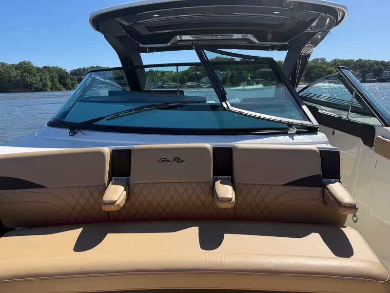 Slide: The Image of Sea Ray SLX 360 OUTBOARD 2026 - 11