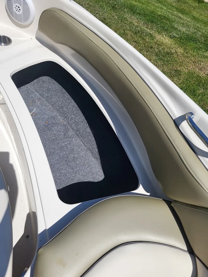 Slide: The Image of Sea Ray SUNDECK 2005 - 11