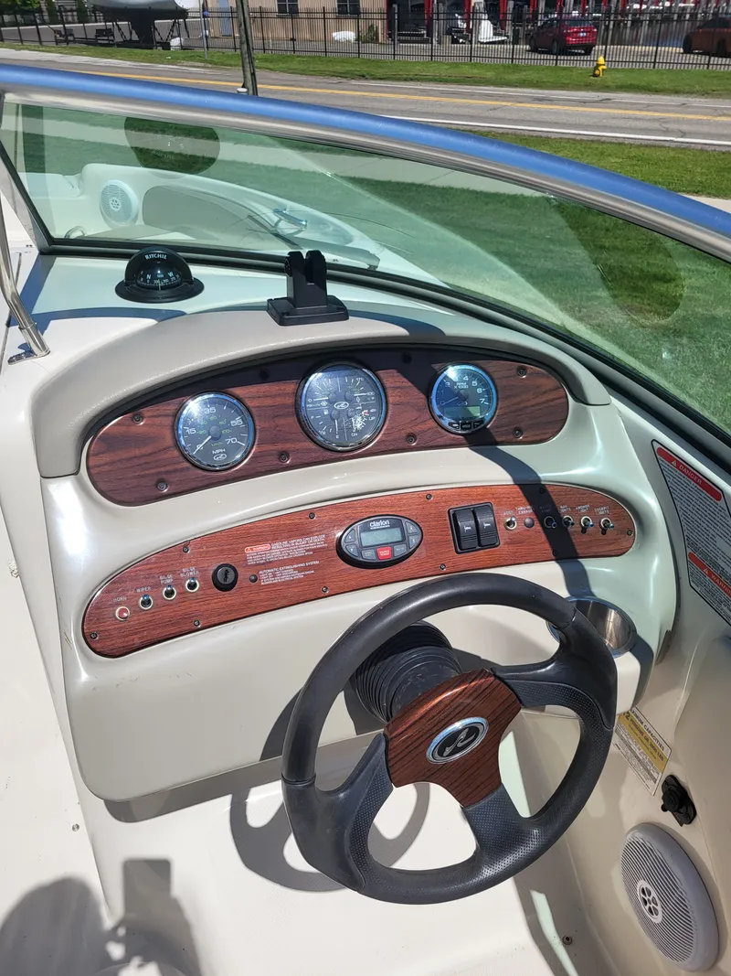 Slide: The Image of Sea Ray SUNDECK 2005 - 17
