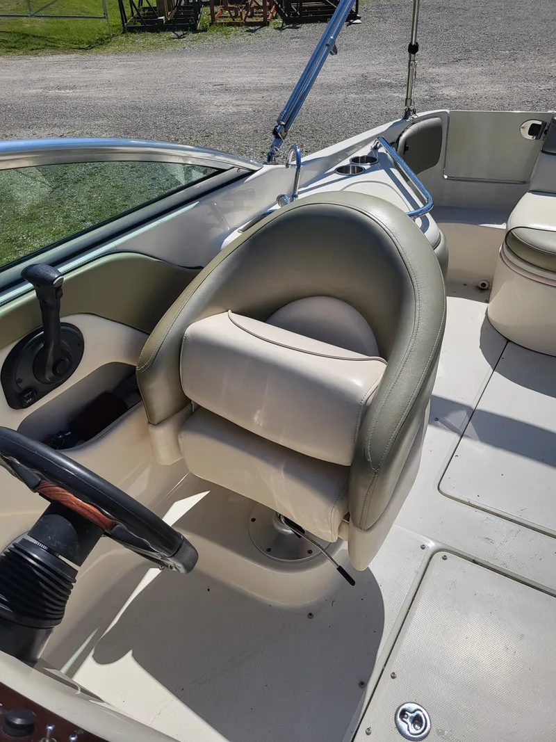 Slide: The Image of Sea Ray SUNDECK 2005 - 19