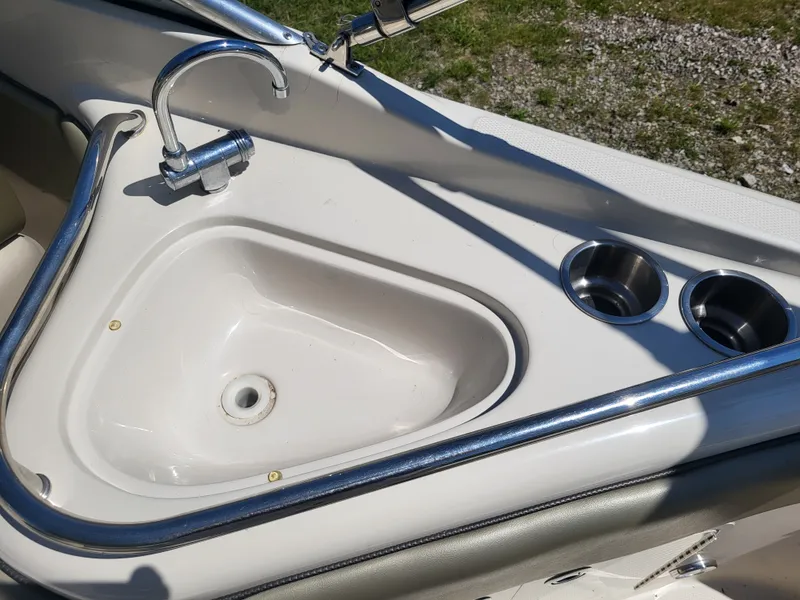 Slide: The Image of Sea Ray SUNDECK 2005 - 21