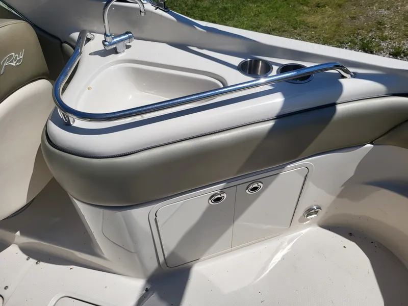 Slide: The Image of Sea Ray SUNDECK 2005 - 22