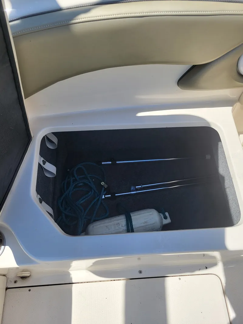 Slide: The Image of Sea Ray SUNDECK 2005 - 23