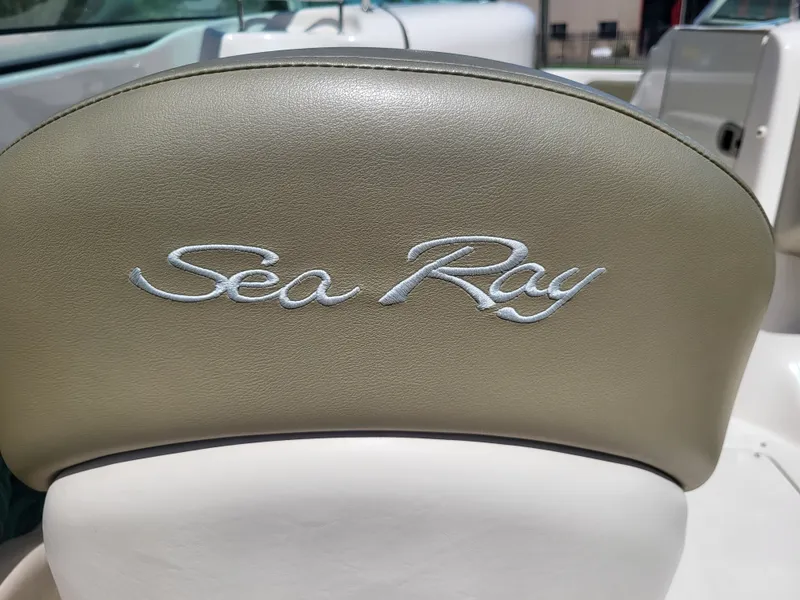 Slide: The Image of Sea Ray SUNDECK 2005 - 27