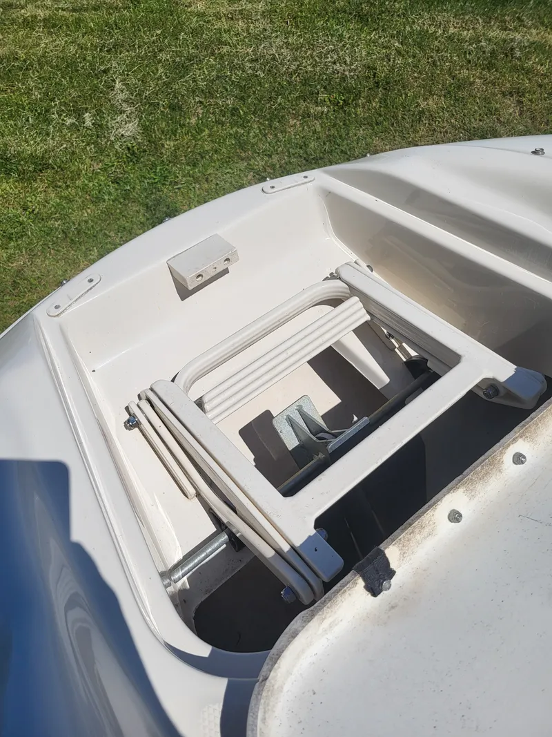 Slide: The Image of Sea Ray SUNDECK 2005 - 8