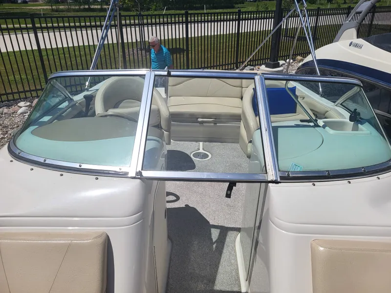 Slide: The Image of Sea Ray SUNDECK 2002 - 10