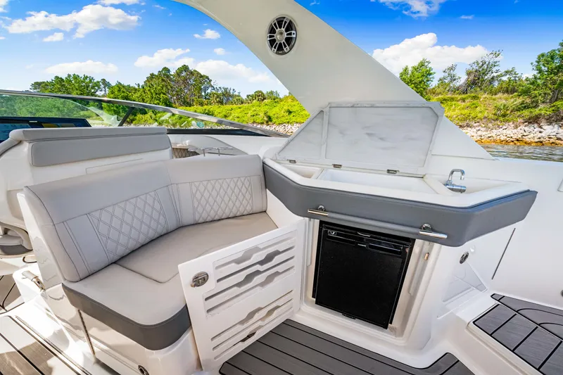 Slide: The Image of Sea Ray SLX 310 Outboard 2026 - 28