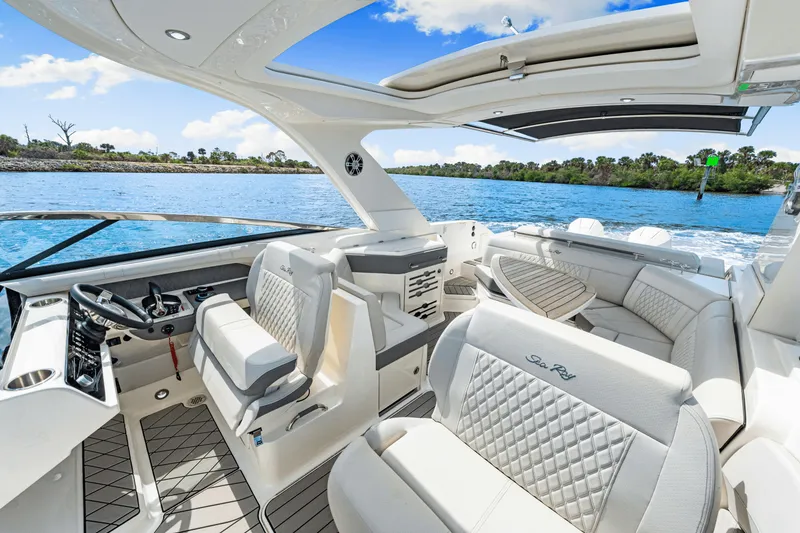 Slide: The Image of Sea Ray SLX 310 Outboard 2026 - 29