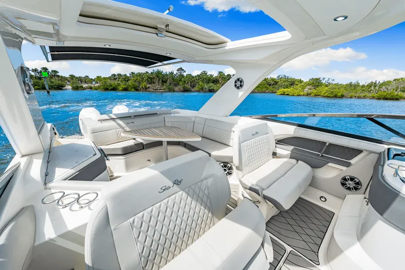 Slide: The Image of Sea Ray SLX 310 Outboard 2026 - 31