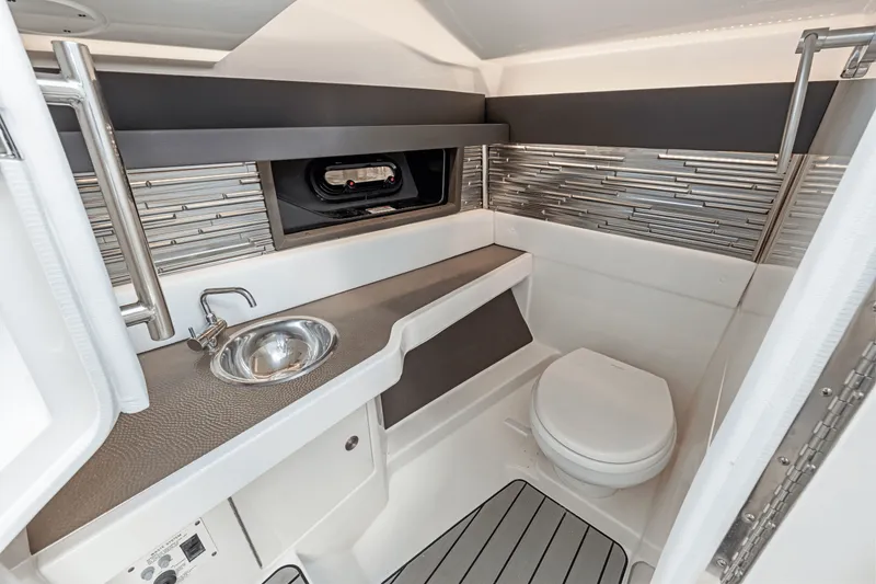 Slide: The Image of Sea Ray SLX 310 Outboard 2026 - 35