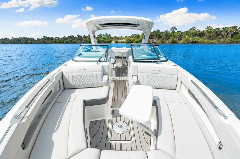 Slide: The Image of Sea Ray SLX 310 Outboard 2026 - 38