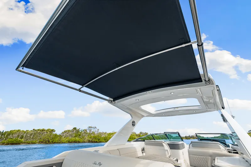 Slide: The Image of Sea Ray SLX 310 Outboard 2026 - 40