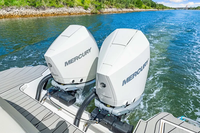 Slide: The Image of Sea Ray SLX 310 Outboard 2026 - 41