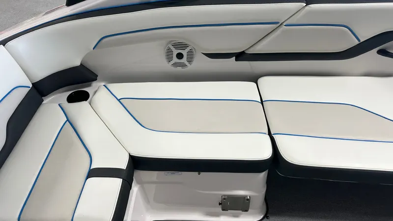 Slide: The Image of Yamaha AR210 2019 - 24