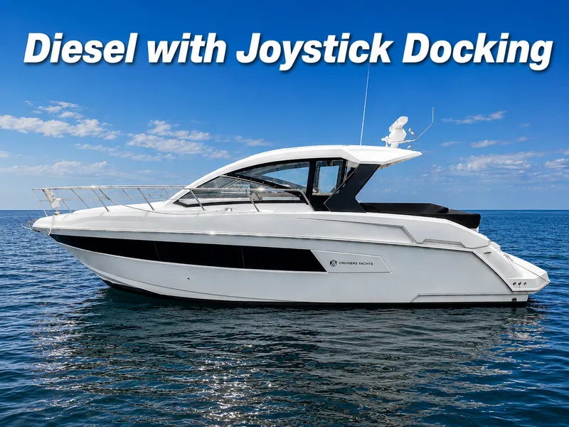 The Image of Cruisers 390 EXPRESS COUPE 2016 - 0