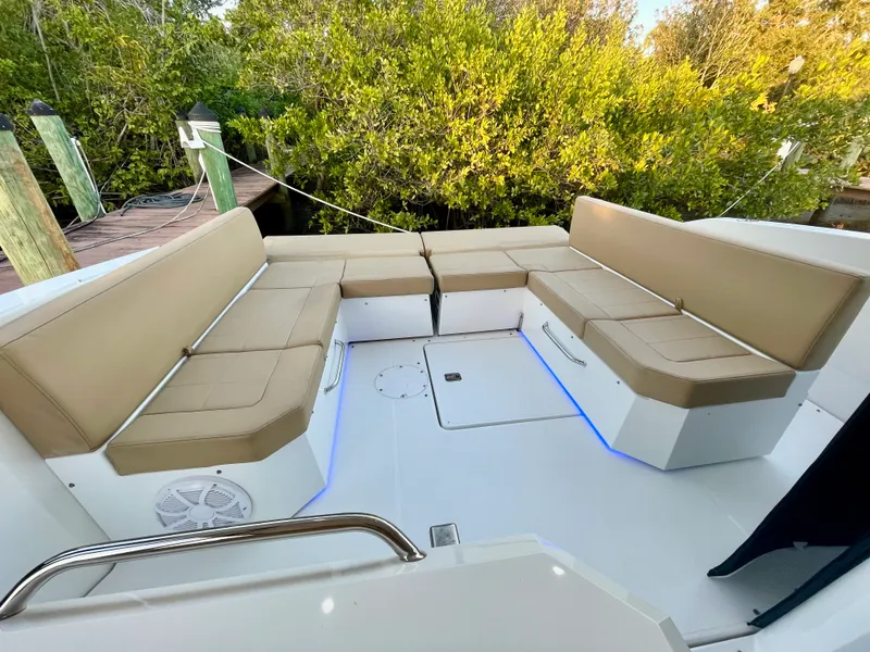 Slide: The Image of Cruisers 390 EXPRESS COUPE 2016 - 17