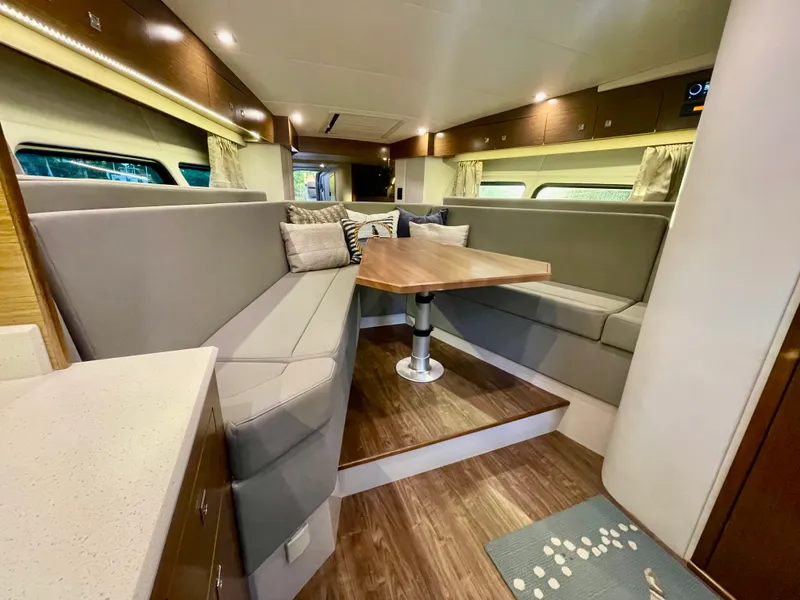 Slide: The Image of Cruisers 390 EXPRESS COUPE 2016 - 20