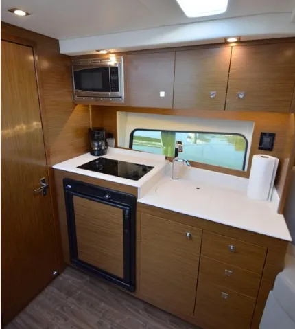 Slide: The Image of Cruisers 390 EXPRESS COUPE 2016 - 25