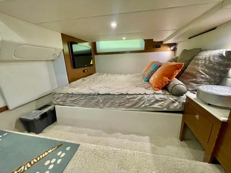 Slide: The Image of Cruisers 390 EXPRESS COUPE 2016 - 27