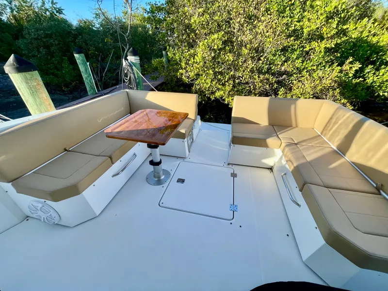 Slide: The Image of Cruisers 390 EXPRESS COUPE 2016 - 20