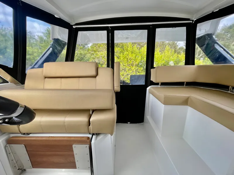 Slide: The Image of Cruisers 390 EXPRESS COUPE 2016 - 4