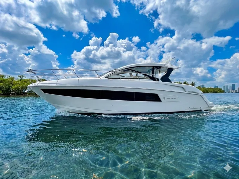 Slide: The Image of Cruisers 390 EXPRESS COUPE 2016 - 44