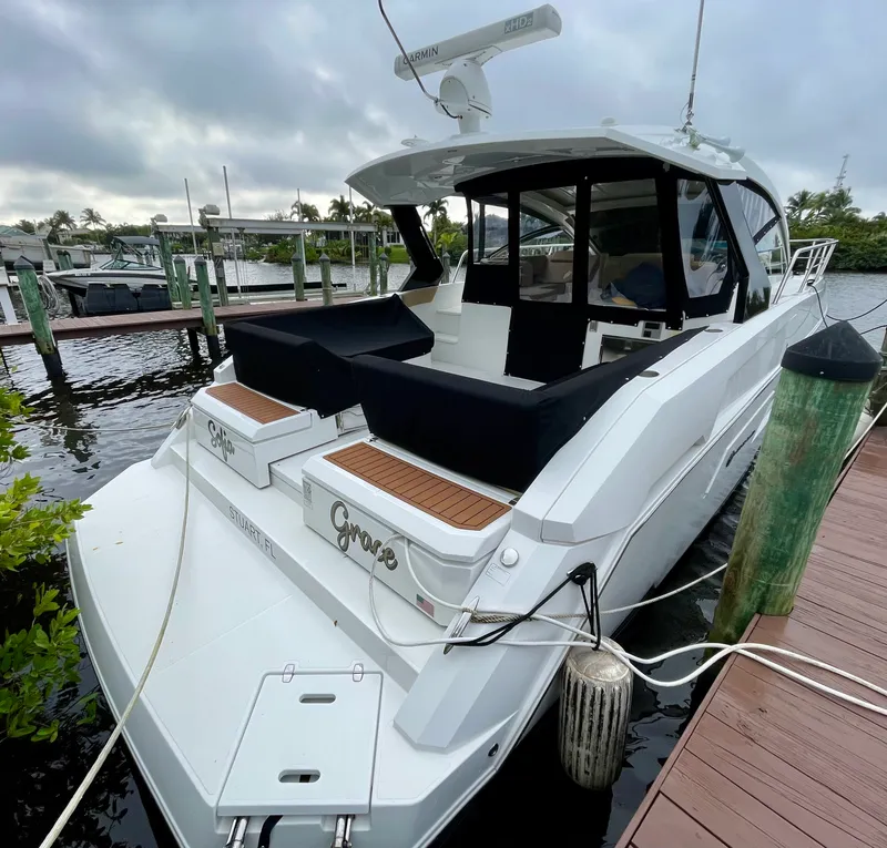 Slide: The Image of Cruisers 390 EXPRESS COUPE 2016 - 44