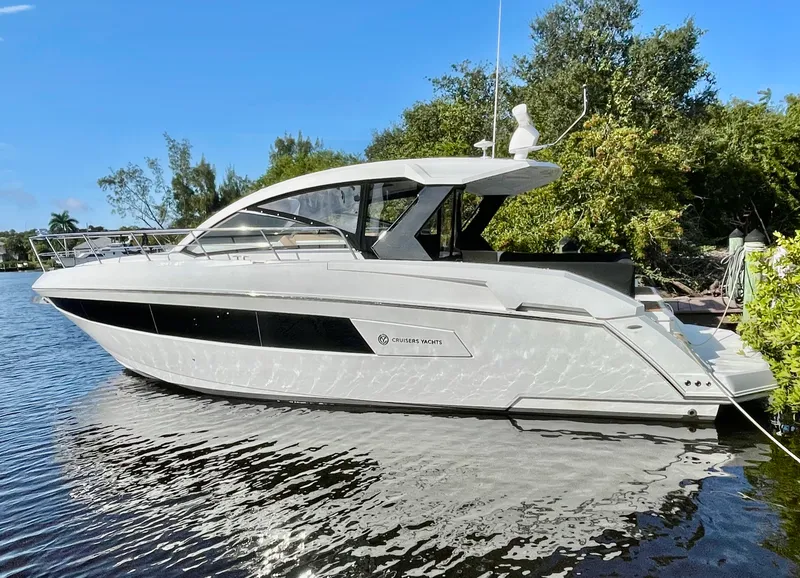 Slide: The Image of Cruisers 390 EXPRESS COUPE 2016 - 2