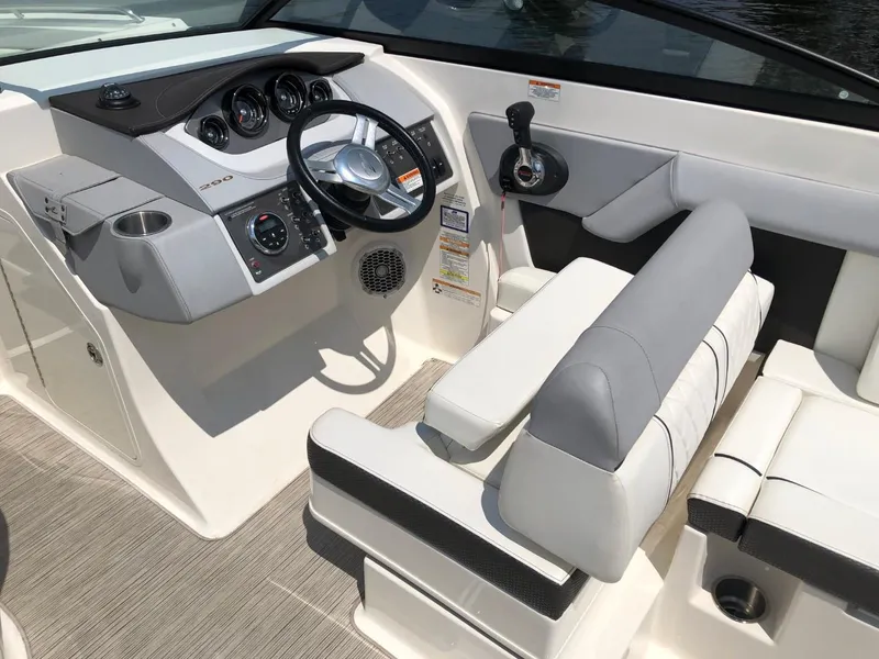 Slide: The Image of Sea Ray 290 SUNDECK 2016 - 11