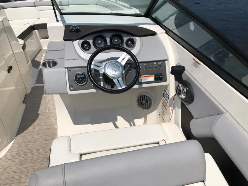 Slide: The Image of Sea Ray 290 SUNDECK 2016 - 13