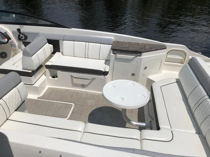 Slide: The Image of Sea Ray 290 SUNDECK 2016 - 15